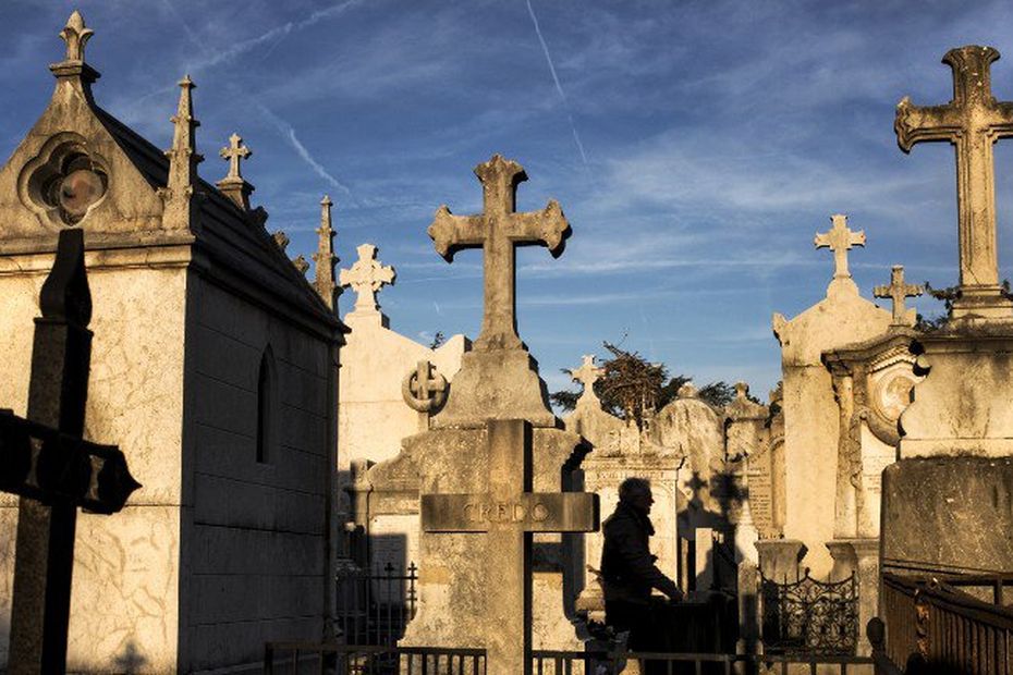 Vols dans les véhicules à la Toussaint aux abords des cimetières