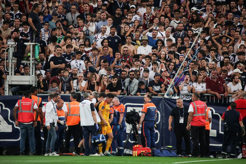 Ligue 2 le match Bordeaux Rodez arrêté après l agression d un joueur