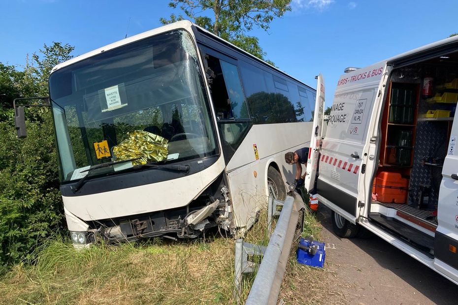 Un Accident De Car Scolaire Fait Bless S