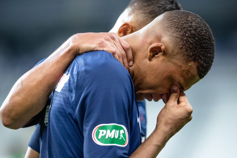 PSG Kylian Mbappé souffre d une entorse de la cheville droite