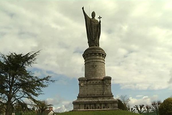 Une nouvelle jeunesse pour la statue dUrbain II à Châtillon sur Marne 51