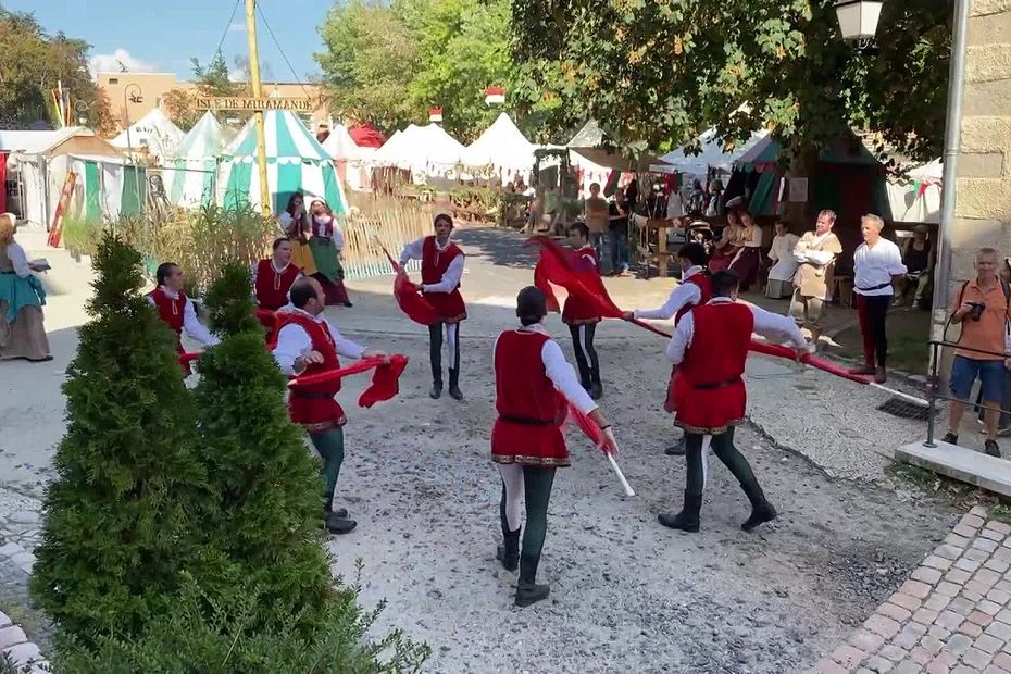 VIDÉO Fêtes du Roi de l Oiseau plus de 120 000 personnes attendues