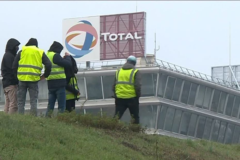 Gilets Jaunes Acte Vii Tentative De Blocage La Raffinerie De