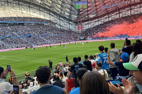 Deux supporters de l'OM ont été interpellés et sont interdits de stade pour avoir voulu rentrer auVélodrome avec plus d'une centaine de fumigènes pour OM-Nice.