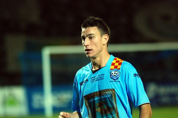 Laurent Koscielny avec le maillot du Tours FC, en 2009.