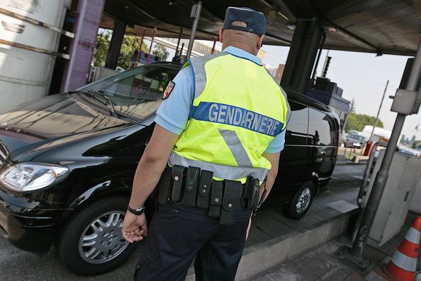 les gendarmes seront présents sur les routes ce week-end. Image d'archives du 03/07/2010 au péage de Villefranche-Limas