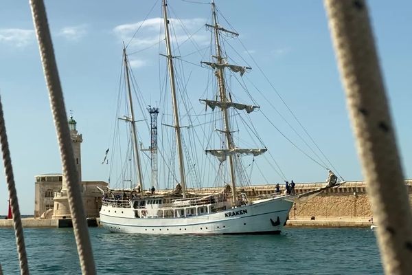 La grande parade maritime de Marseille a eu lieu ce samedi dans la rade, rassemblant près de 1000 embarcations.