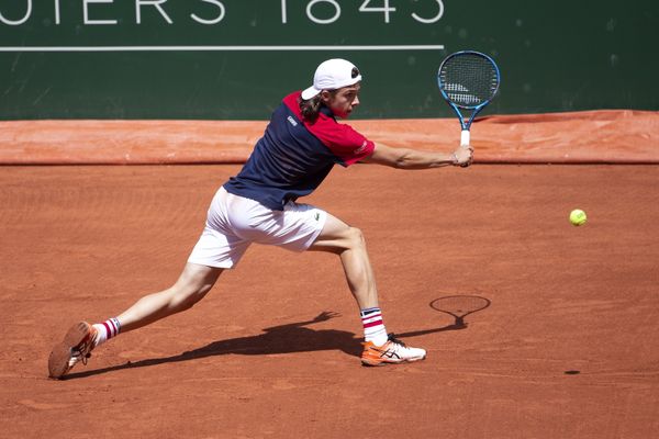 Tournoi De Roland Garros Hugo Gaston Arthur Cazaux Et Benjamin Bonzi 3 Joueurs Du Stade Toulousain Sur Le Terrain