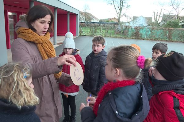 Des maths dans la cour de récré dans cette école de Haute-Saône.