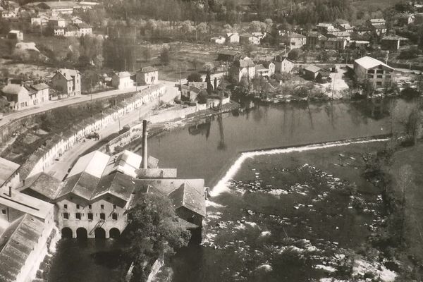 L'usine du moulin Pelgros, une des plus grosses du Limousin, était située à la sortie ouest de la ville.