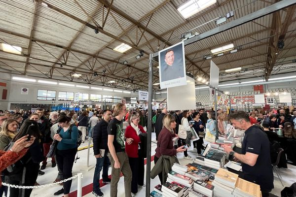 Le stand du très populaire auteur de polars Franck Thilliez, président de cette édition 2023, a été l'un des plus fréquentés