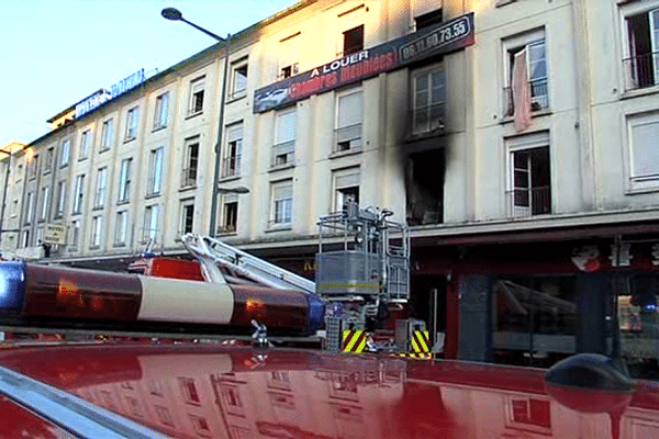 L'incendie est parti d'un logement situé au premier étage de cet hôtel, ce mardi, vers 20 heures, dans le quartier de la gare de Caen