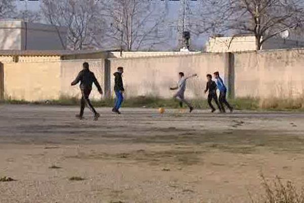 Les enfants ont fait de la caserne de Montpellier leur terrain de jeu