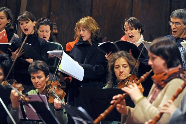 L'ensemble baroque de Toulouse interprète une de ses premières cantates de Bach dans l'église St-Exupère de Toulouse en décembre 2008.