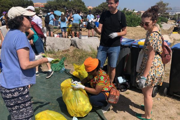 A l'occasion de la journée mondiale de l'environnement, et à une semaine des élections législatives, des militants écologistes ont adressé une lettre aux candidats marseillais. Un manifeste sous forme de défi : venir ce dimanche après-midi sur les plages du Prado pour ramasser avec eux les déchets.