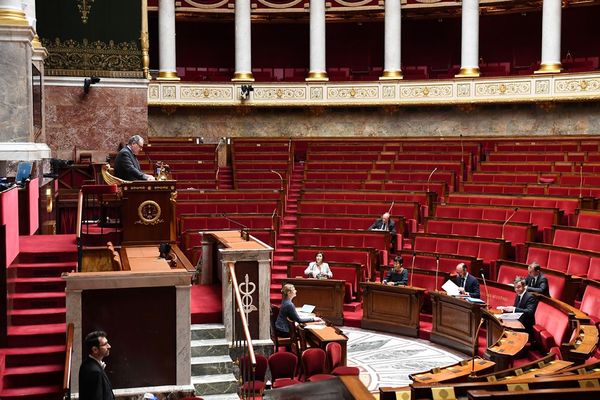 L'Assemblée nationale quasiment vide pendant le confinement