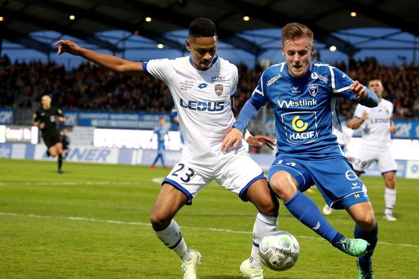 Le FC Sochaux décroche un match nul (1 à 1) en déplacement à Niort, stade René Gaillard. 