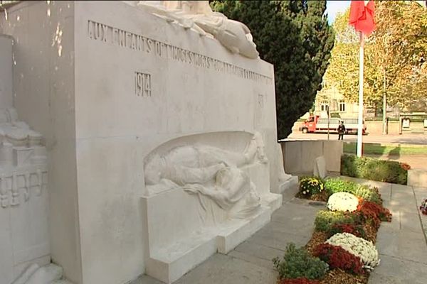 Aucun nom de soldat sur le monument aux morts de Limogers