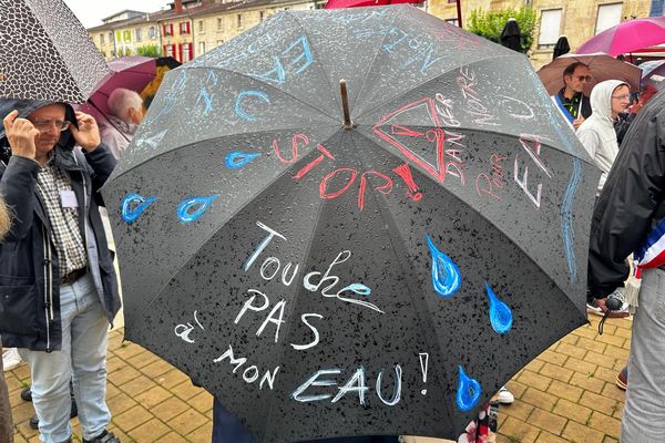 Des élus meusiens ont manifesté, à Bar-le-Duc, ce samedi 22 juin 2024, contre la perte de la "compétence eau".