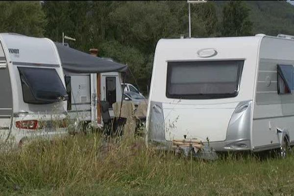 Au Beausset, les gens du voyage s'installent sur des terrains privés faute d'aire d'accueil.