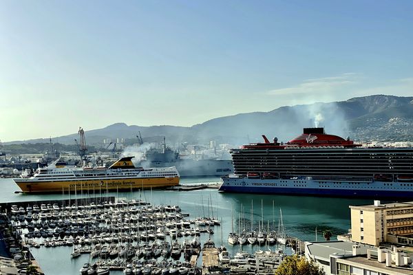 La future électrification des quais du port maritime de Toulon est financée en partie par l'Union européenne.