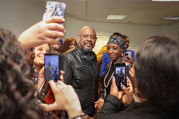 Le 11 mai 2023 L'acteur américain Forest Whitaker de passage dans sa fondation à Aubervilliers. Cette association propose aux bénéficiaires des formations informatiques ou sur l'entrepreneuriat.