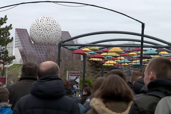 Plusieurs milliers de personnes étaient présentes pour le lancement de la saison 2023 du Futuroscope.