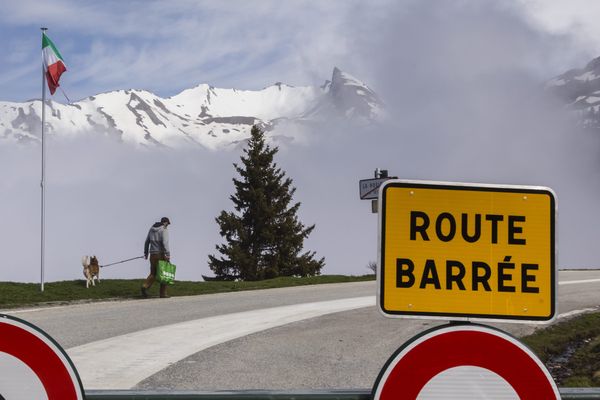 La route d'accès au col du Petit Saint-Bernard, entre Savoie et Italie, le 16 mai 2020. (Archives)