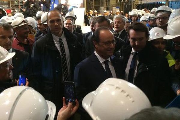 François Hollande en visite à STX Saint-Nazaire le 13 octobre 2015