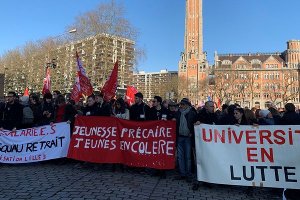 En cette neuvième journée de mobilisation, 1 700 personnes ont défilé dans les rues de Lille pour protester contre la réforme des retraites. 