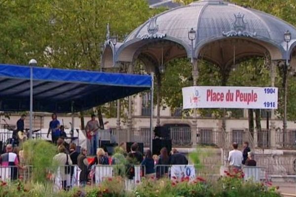 A Dijon, la place Wilson s'est appelée place du Peuple de 1904 à 1918.