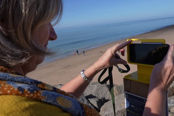 Les citoyens sont incités à prendre eux-mêmes des photos et les envoyer aux scientifiques pour étudier le recul du trait de côte dans la Manche.