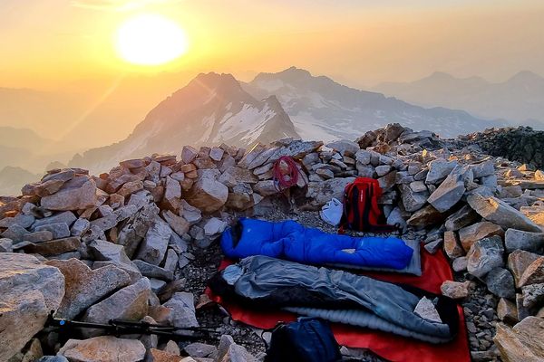 Lever du soleil depuis le sommet de l'Aneto.