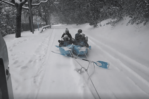 Rien de mieux que la neige pour se faire tracter en kayac  ! - Mars 2018