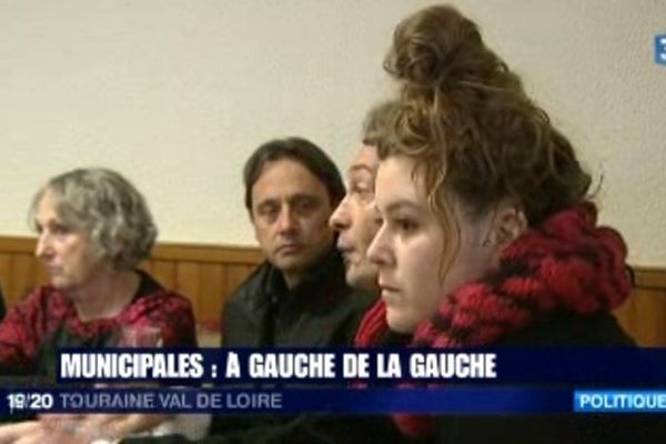 Amélia Bréchet (à droite) porte-parole de la liste "C'est au tour(s) du peuple" à Tours (Indre-et-Loire) 