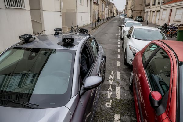 Les voitures à lecture automatique des plaques d'immatriculation sont déjà en circulation sont plusieurs métropoles françaises, comme ici à Bordeaux.