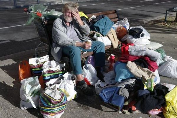 Un SDF dans les rues de Nice