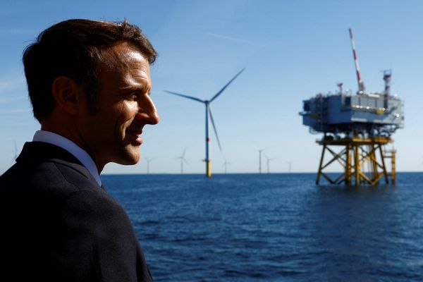 Emmanuel Macron au large de Saint-Nazaire, le jeudi 22 septembre 2022 pour inaugurer le nouveau parc éolien.