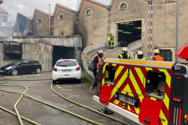 Un incendie s'est déclaré, mercredi 1er février, dans garage automobile.