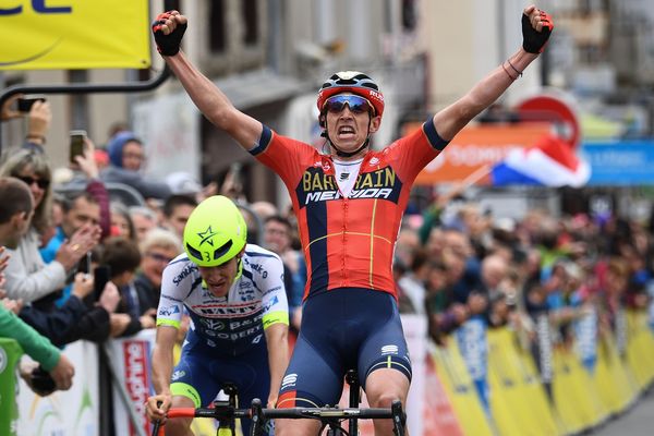 Le belge Dylans Teuns emporte la 2ème étape du Critérium du Dauphiné, lundi 10 juin, à Craponne-sur-Arzon (Haute-Loire)