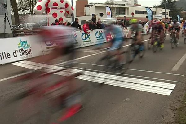 Mercredi 27 mars 2019_la ligne d'arrivée de la 3e étape du Tour de Normandie cycliste à Elbeuf