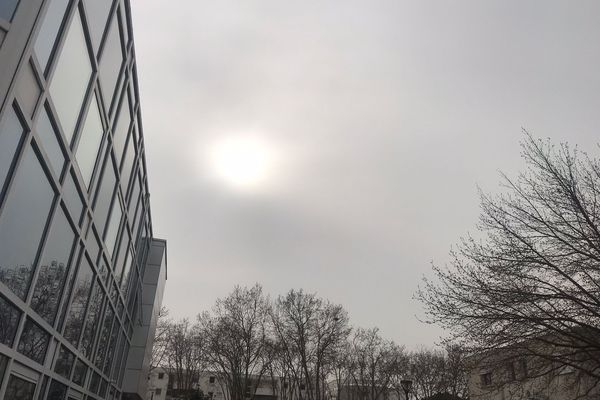 Le soleil peine encore à percer ce vendredi 18 mars 2022 à Montpellier.