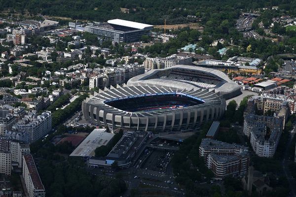 Le Parc des Princes situé dans l'ouest de Paris accueille le PSG depuis 1974.