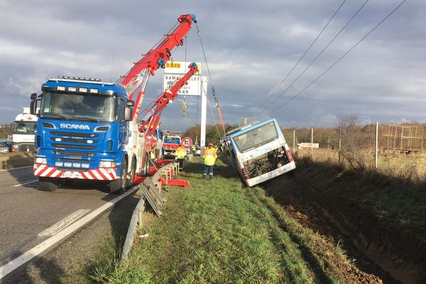 Un accident de bus à Sonchamp (Yvelines) a fait 12 blessés.