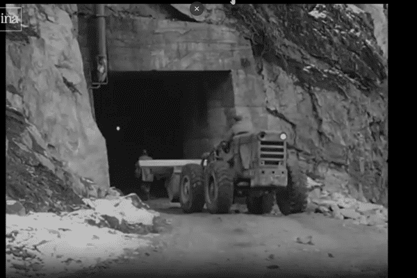 L'exploitation minière a démarré à Salau en 1971 et a pris fin en 1986 suite à la chute du cours du tungstène