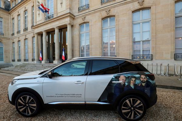 Peugeot 3008 Hybride présentée en 2020 à Paris lors des journées du "Fabriqué en France".