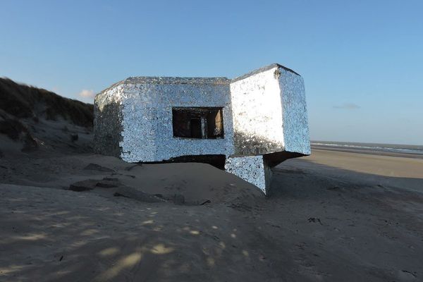 Le corps a été découvert juste en face du blockhaus "miroir". 