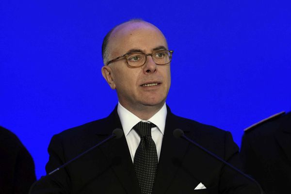 Bernard Cazeneuve à la rencontre des réservistes à Orléans 