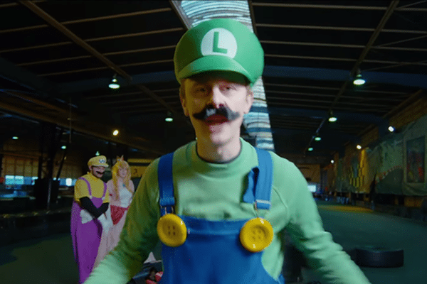 Norman dans la vidéo "Mario clashe Luigi". 