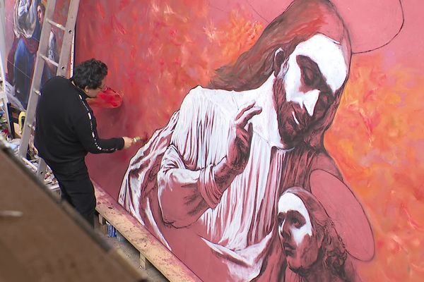 L’artiste chinois Wen Wenwu réalise une œuvre monumentale pour l'église de Tergnier dans l'Aisne.